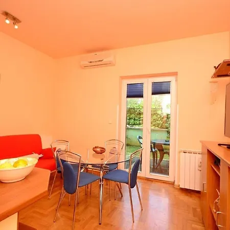 Fuer 4 Personen Ca 35 Qm In Pula, Istrien Istrische Riviera Apartment *